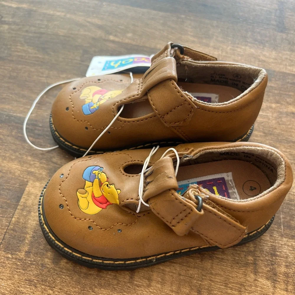 Vintage 90s Winnie The POOH Mary Jane Sandals toddler Shoes Size 4 Disney Y2K